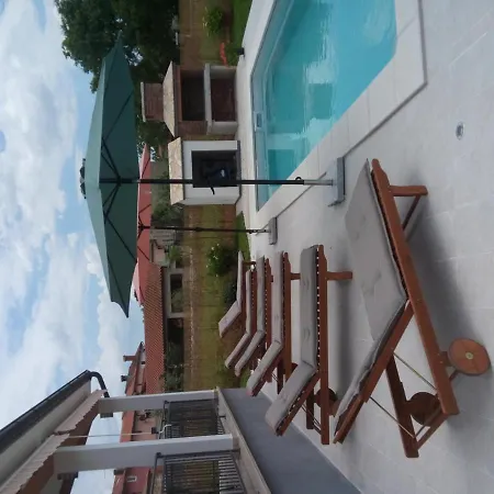 펜션 Danica Smoljanci