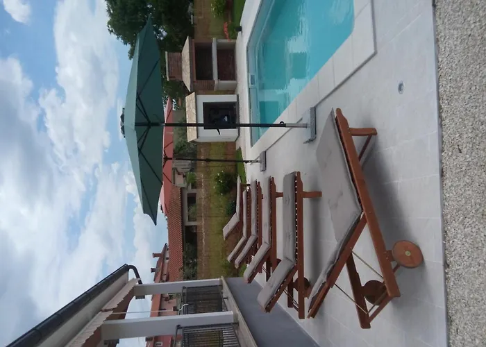 펜션 Danica Smoljanci